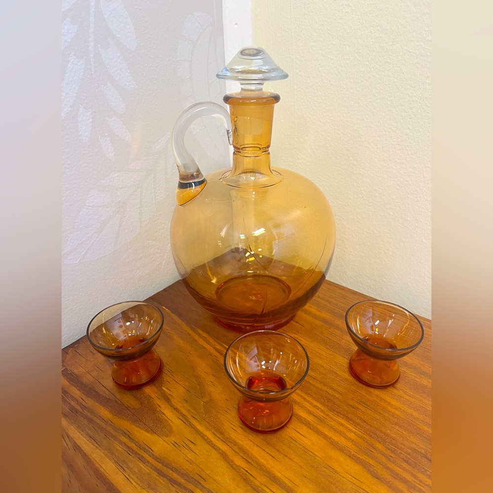 Vintage Amber Glass Globe Decanter Set Wth Stopper & 3 Cordial Glasses Barware